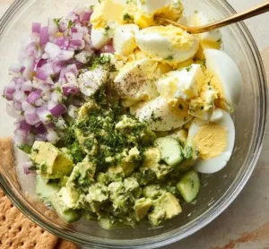 Herby Avocado Egg Salad in a bowl, perfect for low-calorie work meals
